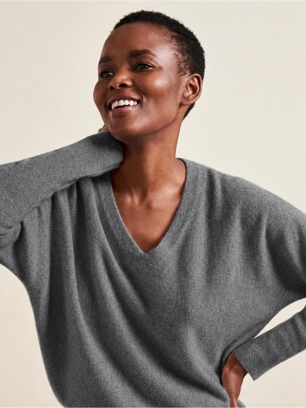 GARNET HILL Essential  100% Cashmere V neck Pullover Sweater Size Medium NWT